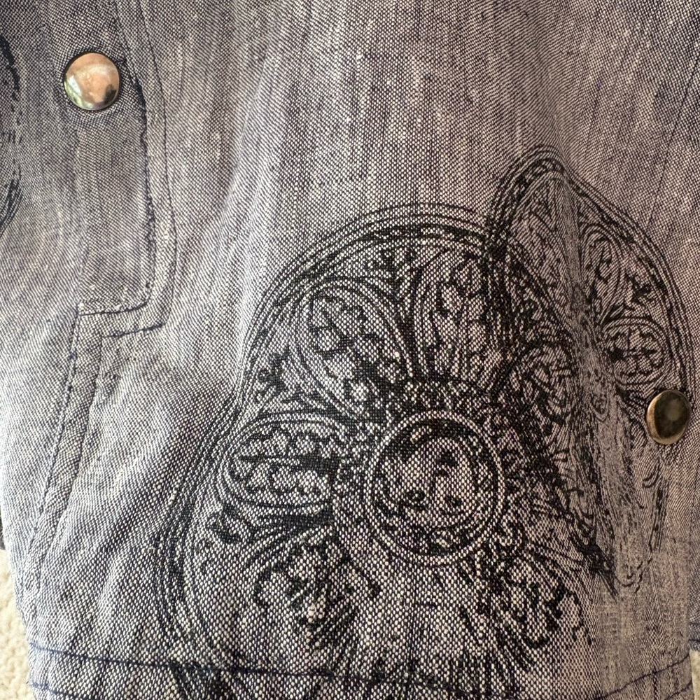 Classy & Chic Gray, Black, & Silver 100% Linen Jacket by Chico’s Design - Picture 4 of 11